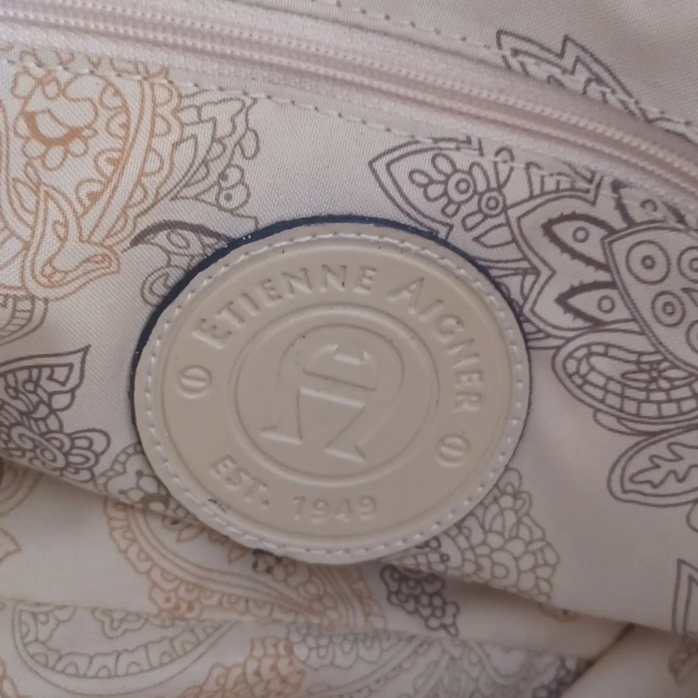 Etienne Aigner Spacious Woven Zippered Bag - Picture 13 of 16
